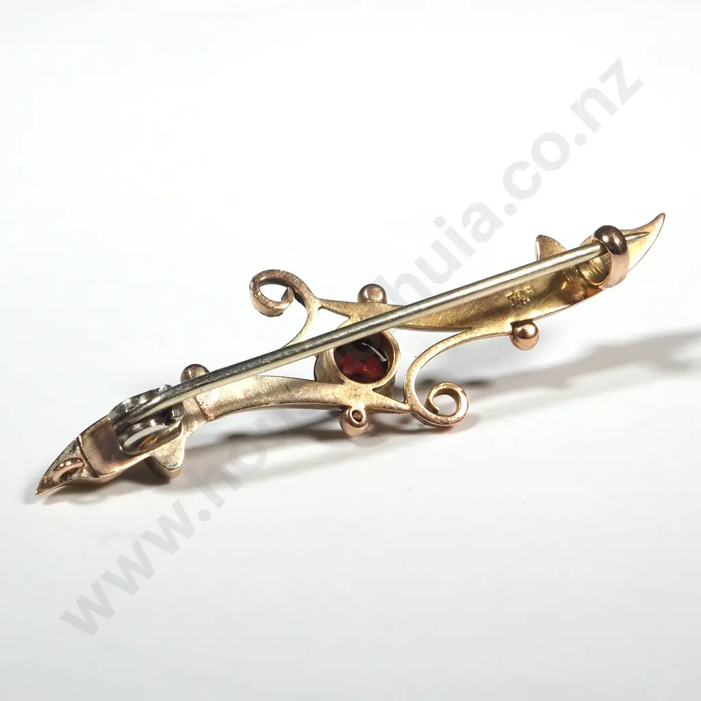 9ct Bar Brooch With Garnet Set In Scrolls Image 1++