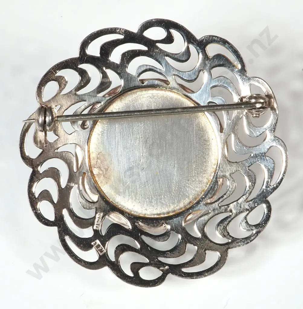 Sterling Silver & Green Aventurine Circular  Brooch. Image 1++