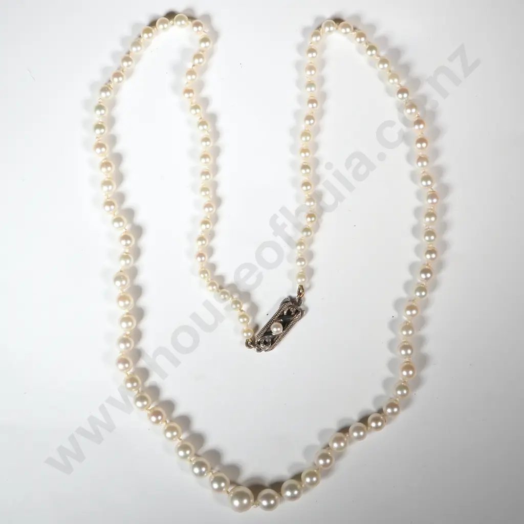 String of Graduated Pearls  Image 1++