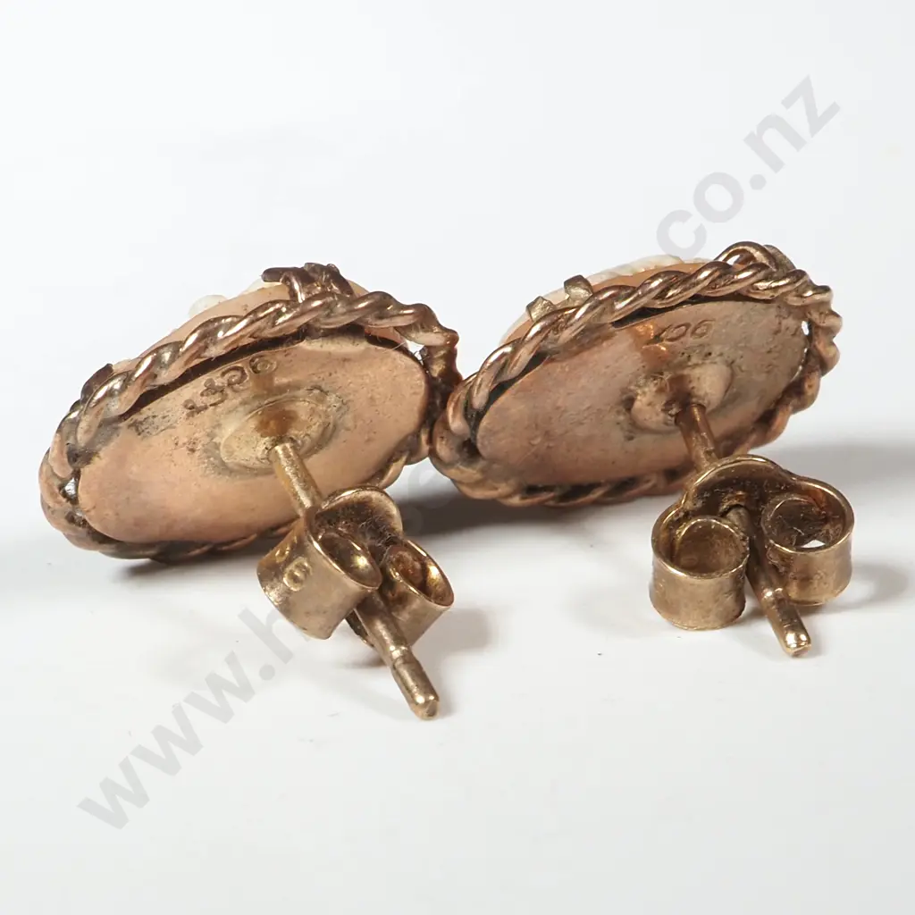 9ct Gold Cameo Earrings Image 1++