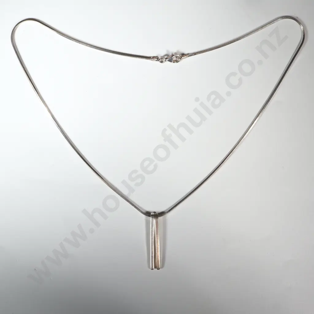 Sterling Silver Chain & Circle & Ball Pendant. Image 1++