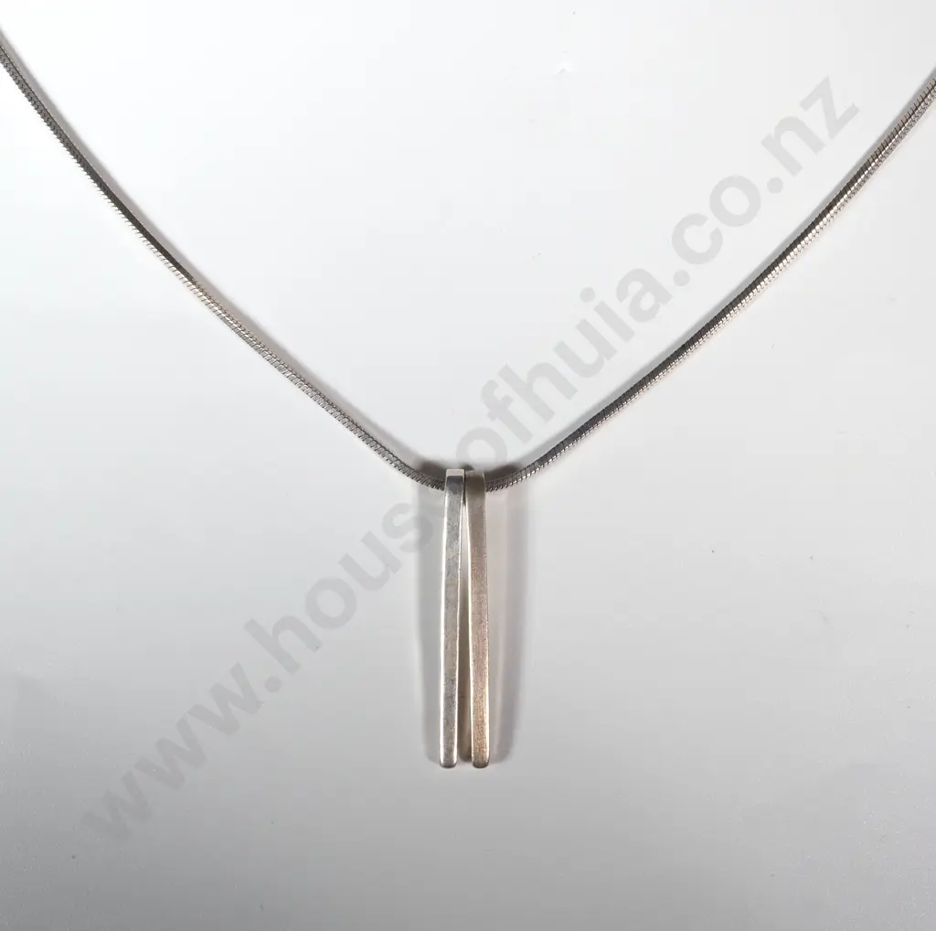 Sterling Silver Chain & Circle & Ball Pendant. Image 1++