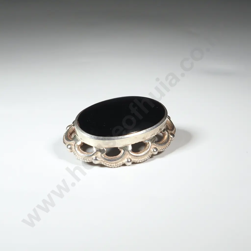 Sterling Silver Pendant w Black Centre. Image 1++