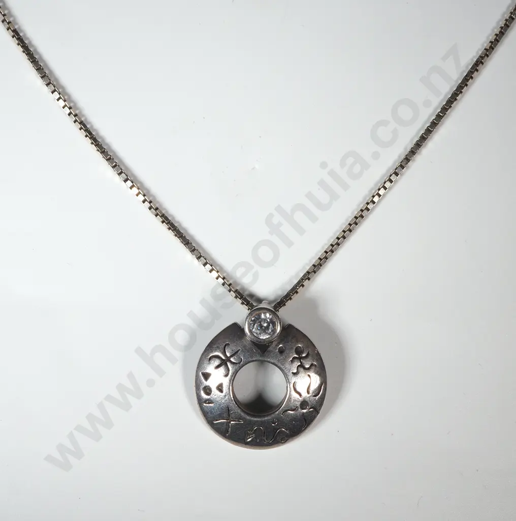 Sterling Silver Chain & Circle & Gem Pendant. Image 1++