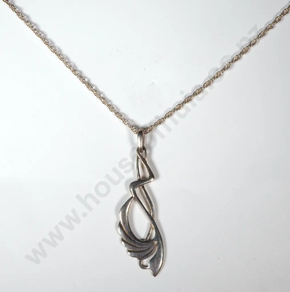 Sterling Silver  Box Link Chain & Pendant. Image 1++