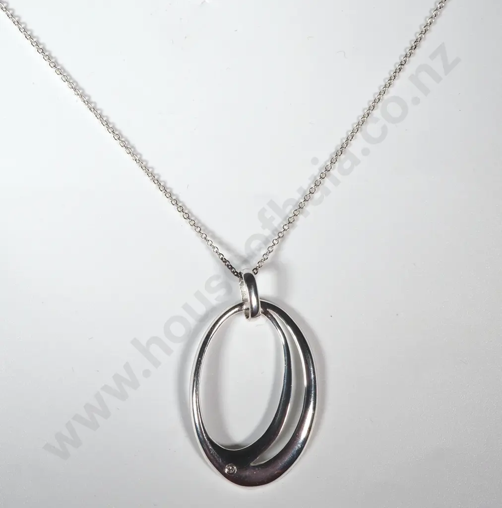 Sterling Silver Pendant & Chain. Image 1++