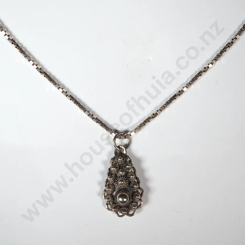 Sterling Silver Chain & Pendant. Image 1++