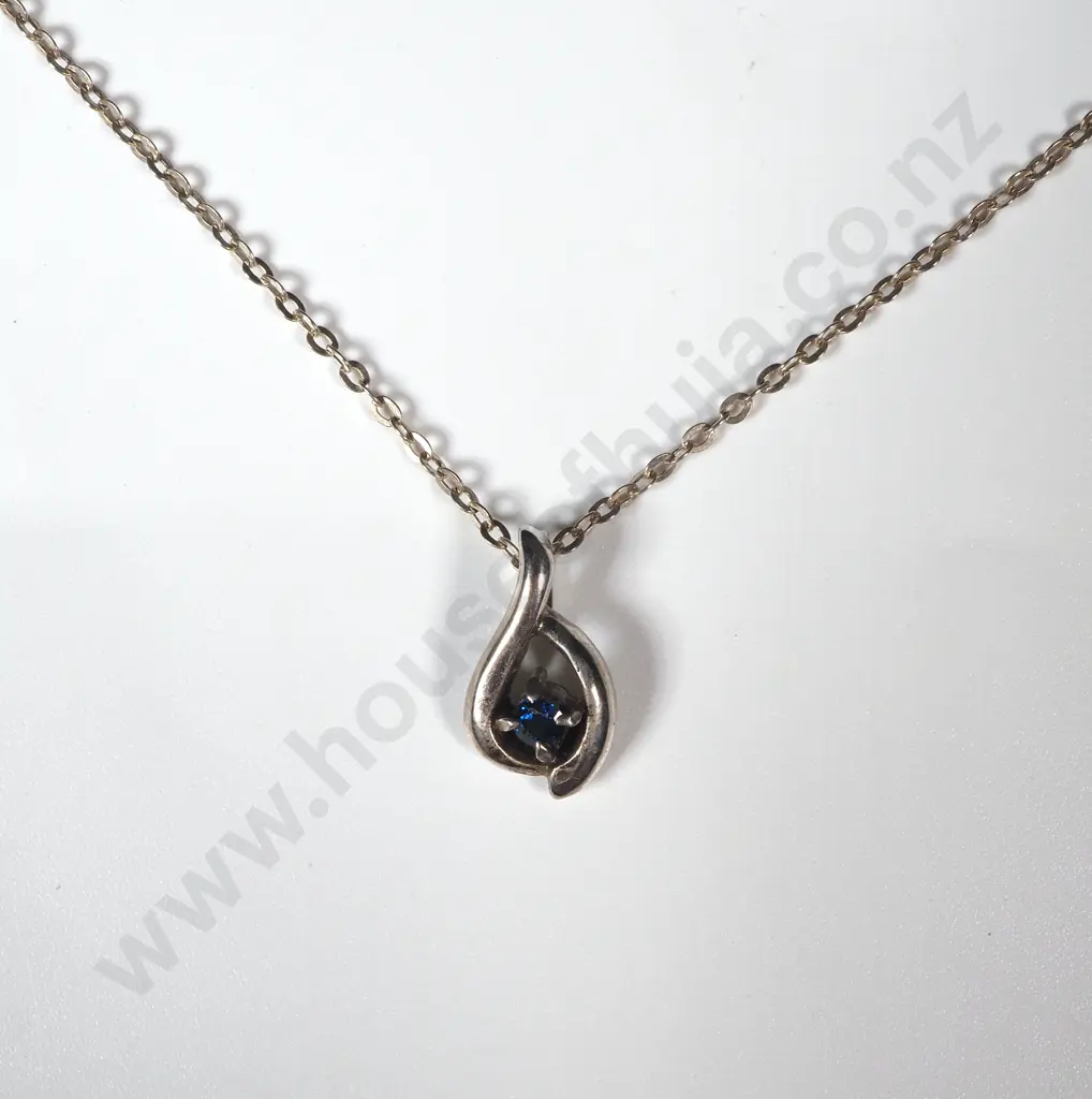 Sterling Silver Chain & Circle & Gem Pendant. Image 1++