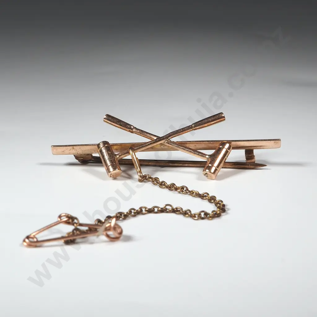 9ct Gold Polo Club Brooch Image 1++