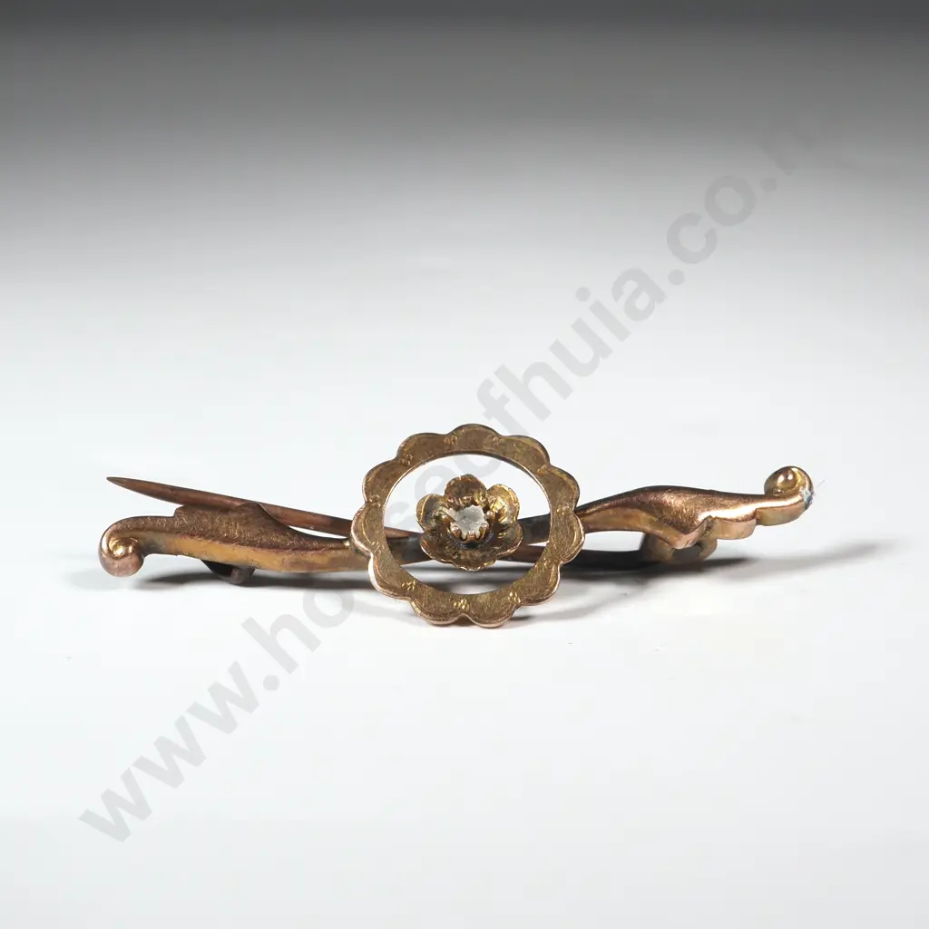 9ct Gold Flower Brooch Missing Stone Image 1++