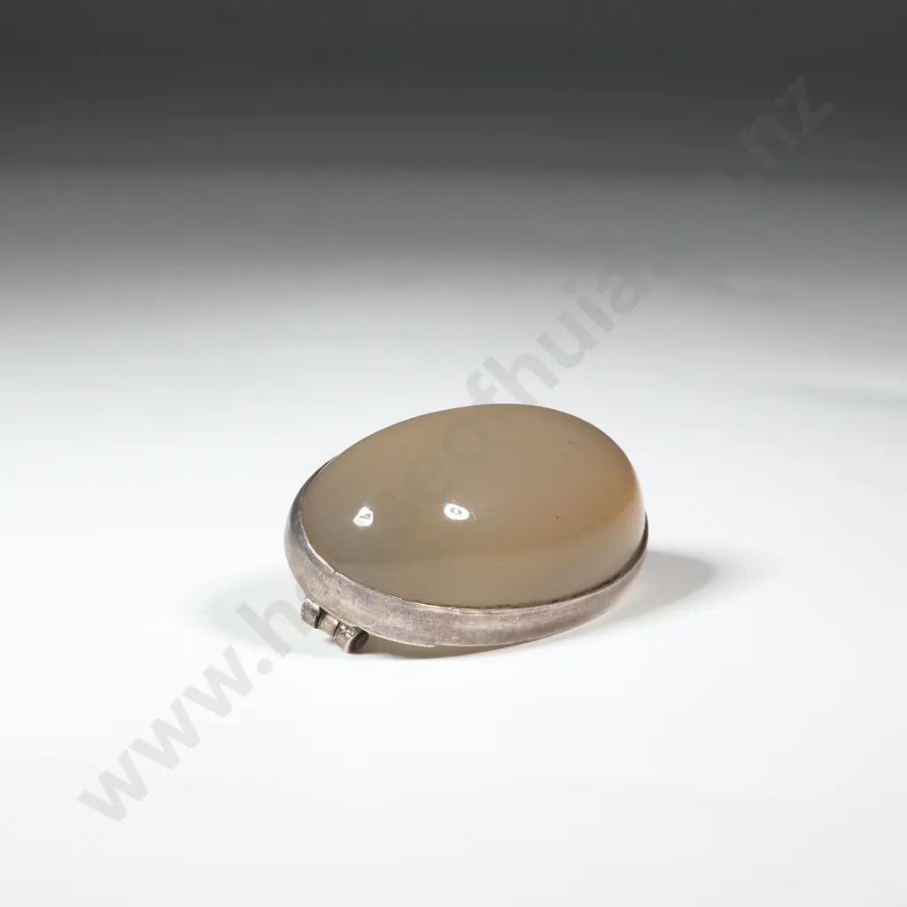 Oval Agate Brooch With Sterling Silver Mount Image 1++