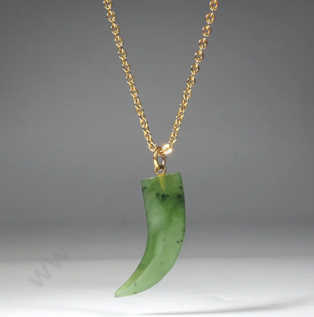 Small Greenstone Pendant w Gold Coloured Chain. Image 1++