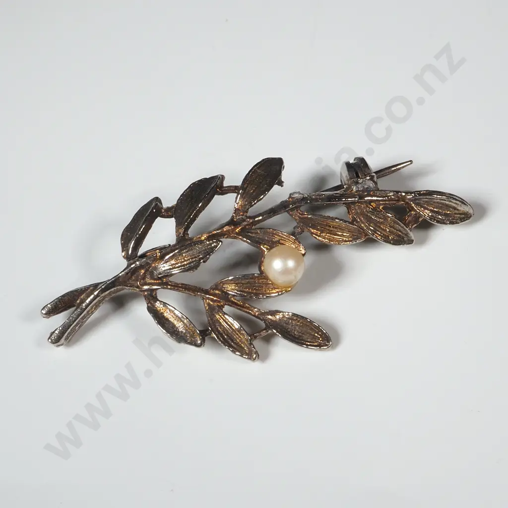Sterling Silver & Single Pearl Floral Brooch Image 1++