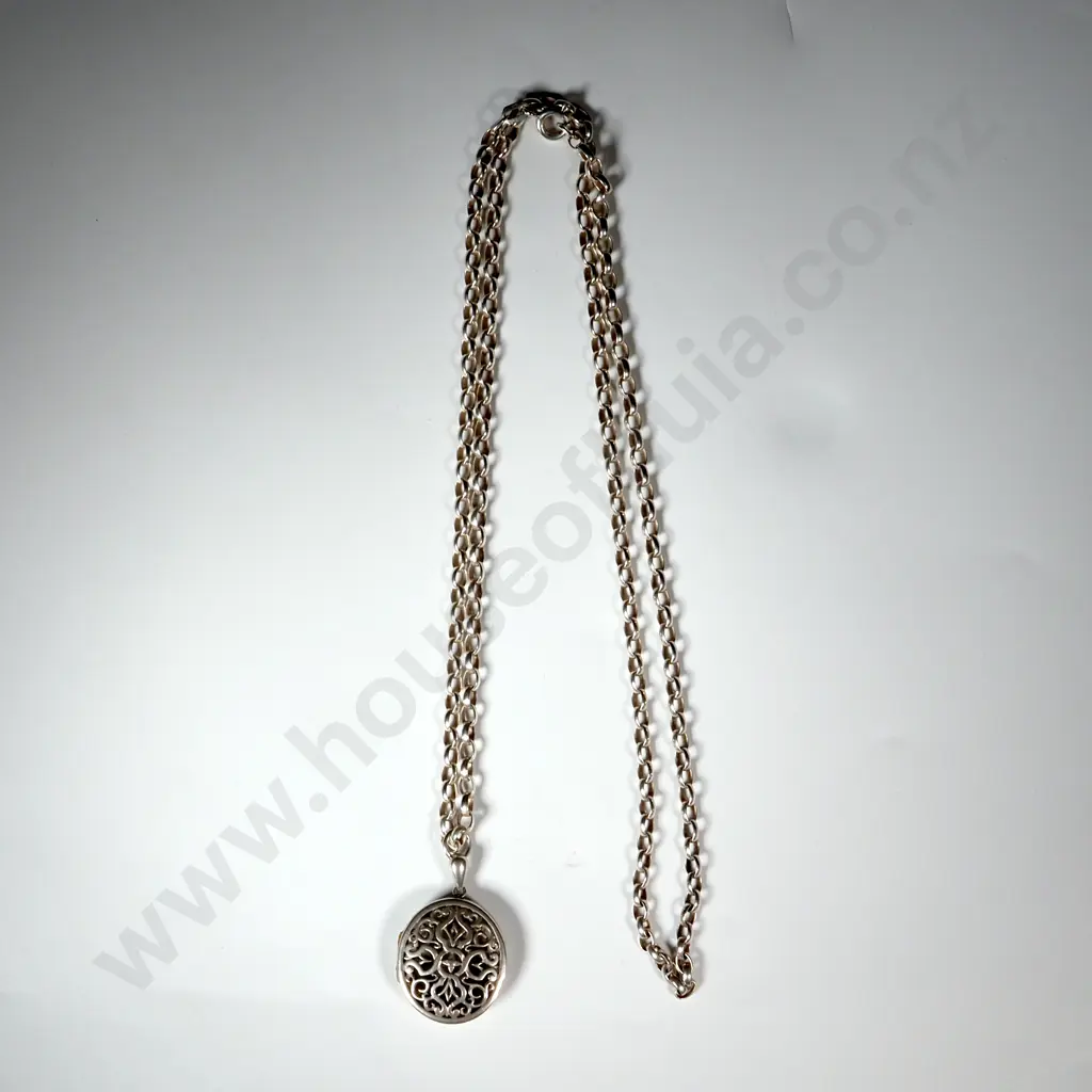 Stering Silver Locket & Chain. Image 1++
