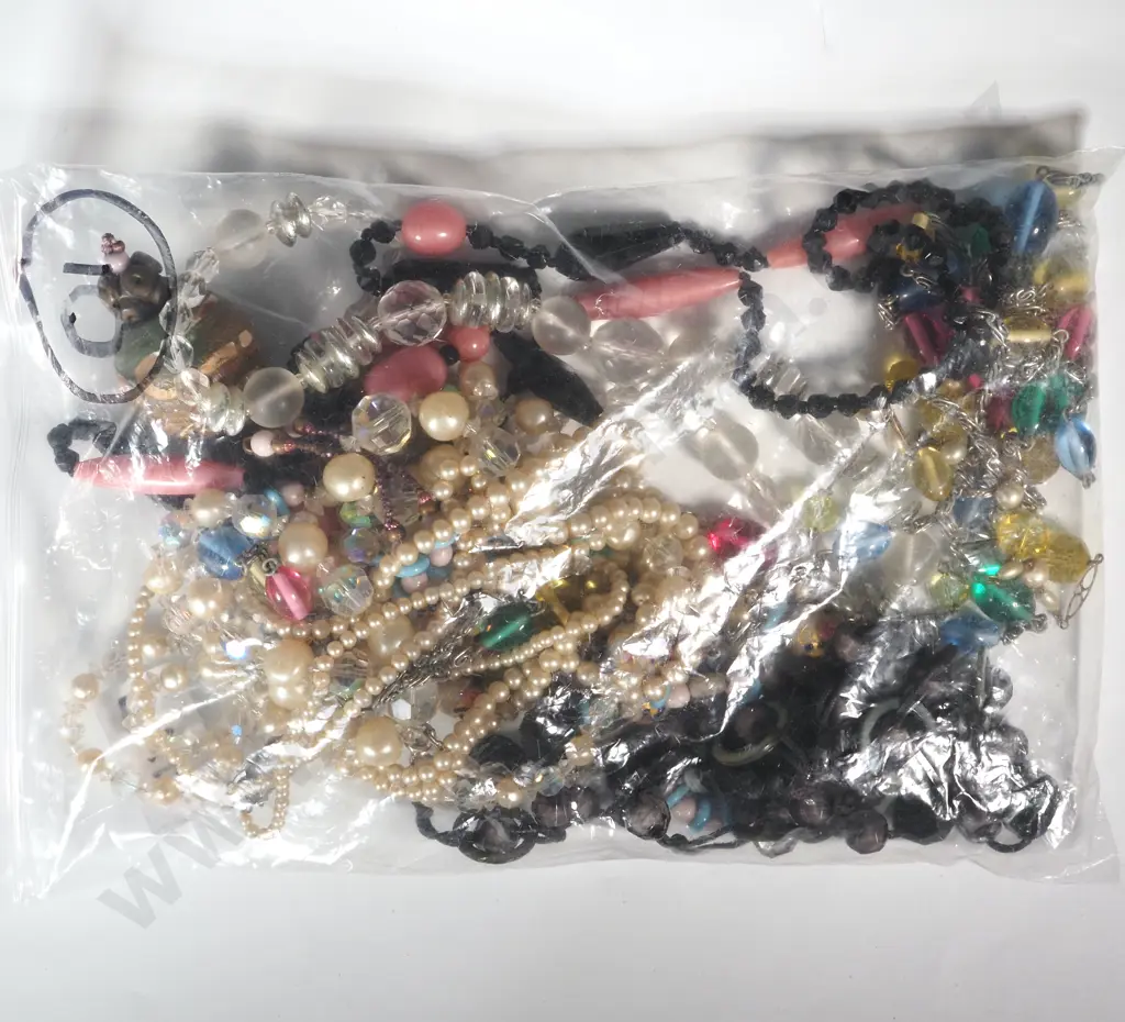 Assorted Lot of Costume Jewellery Necklaces Image 1++