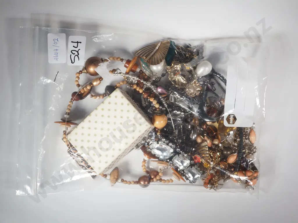 Assorted Lot of Costume Jewellery  Image 1++