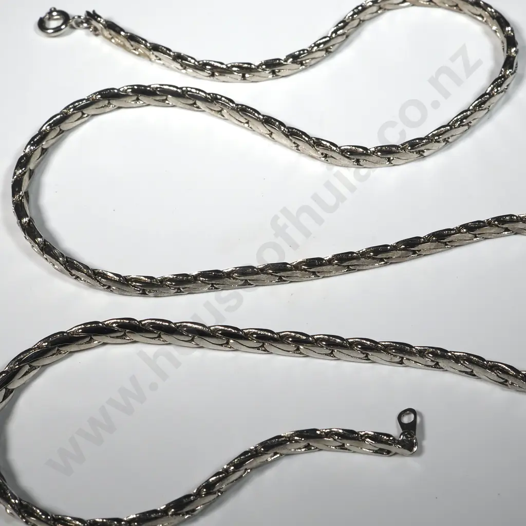 Silver Coloured Chain. Image 1++