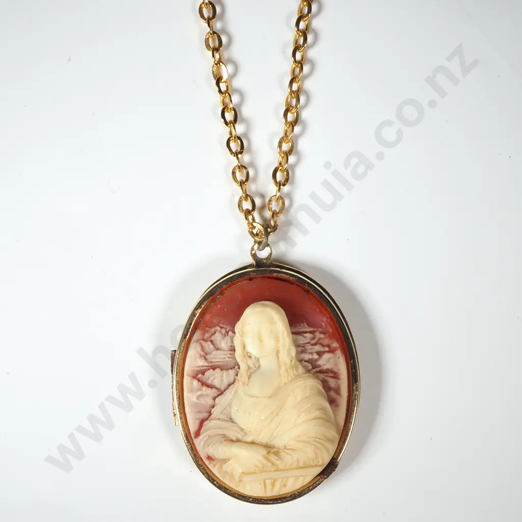 Cameo Style Mona Lisa Pendant on Gold Coloured Chain. Image 1++