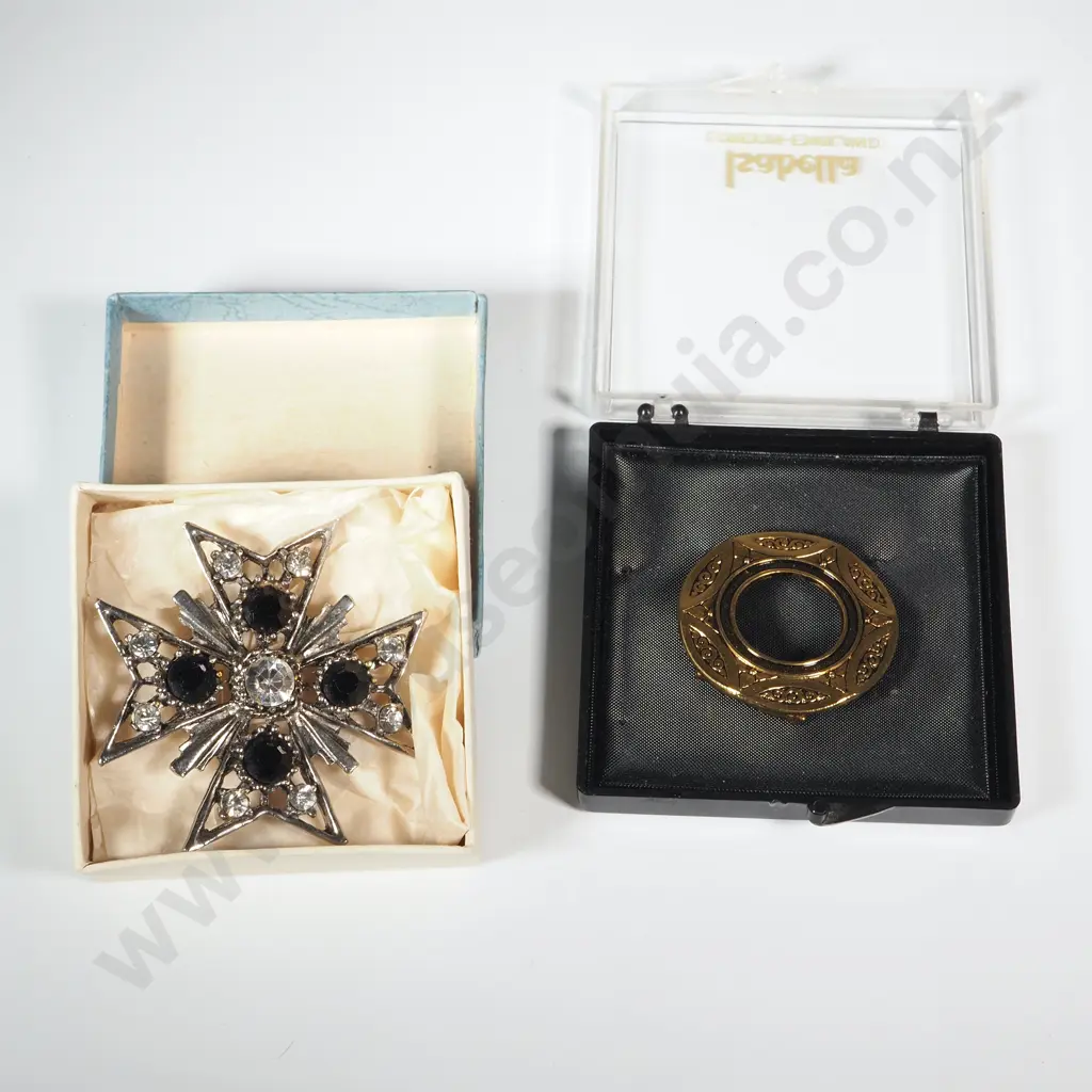 Costume Brooch w Black & White Stones w Silver Coloured Mount; Isabella Gold Coloured Tie Clip. Image 1++