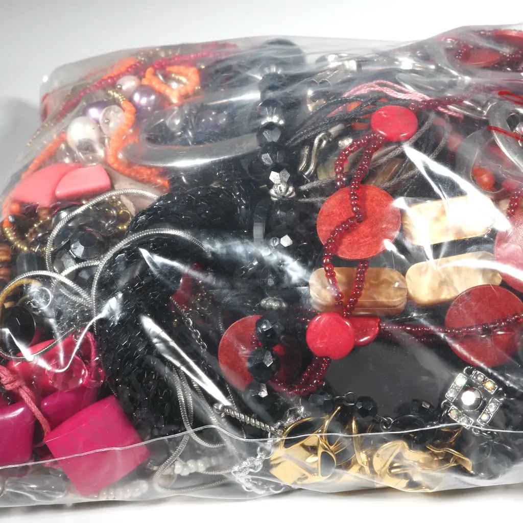 Bag Of Costume Jewellery - Largely Necklaces  Image 1++
