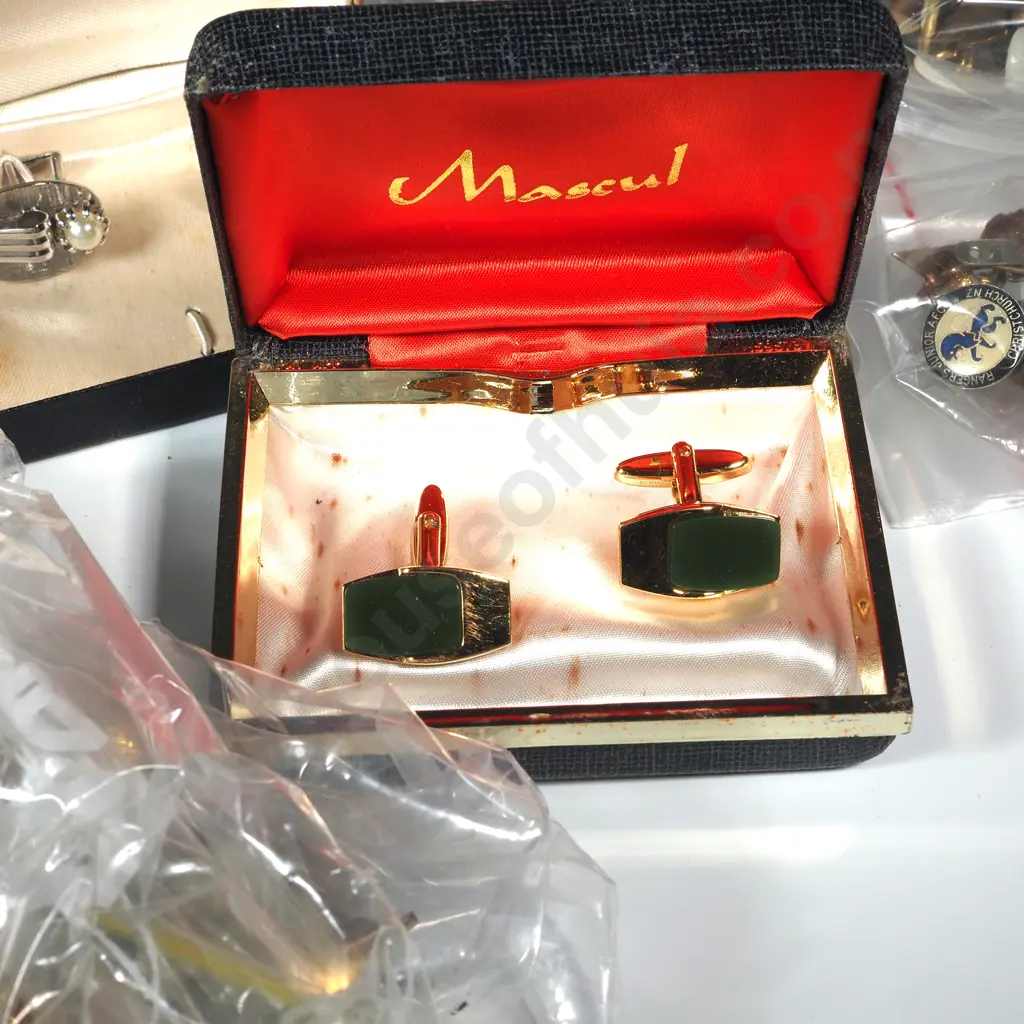 An Assorted Lot of Gentleman's Jewellery. Image 1++