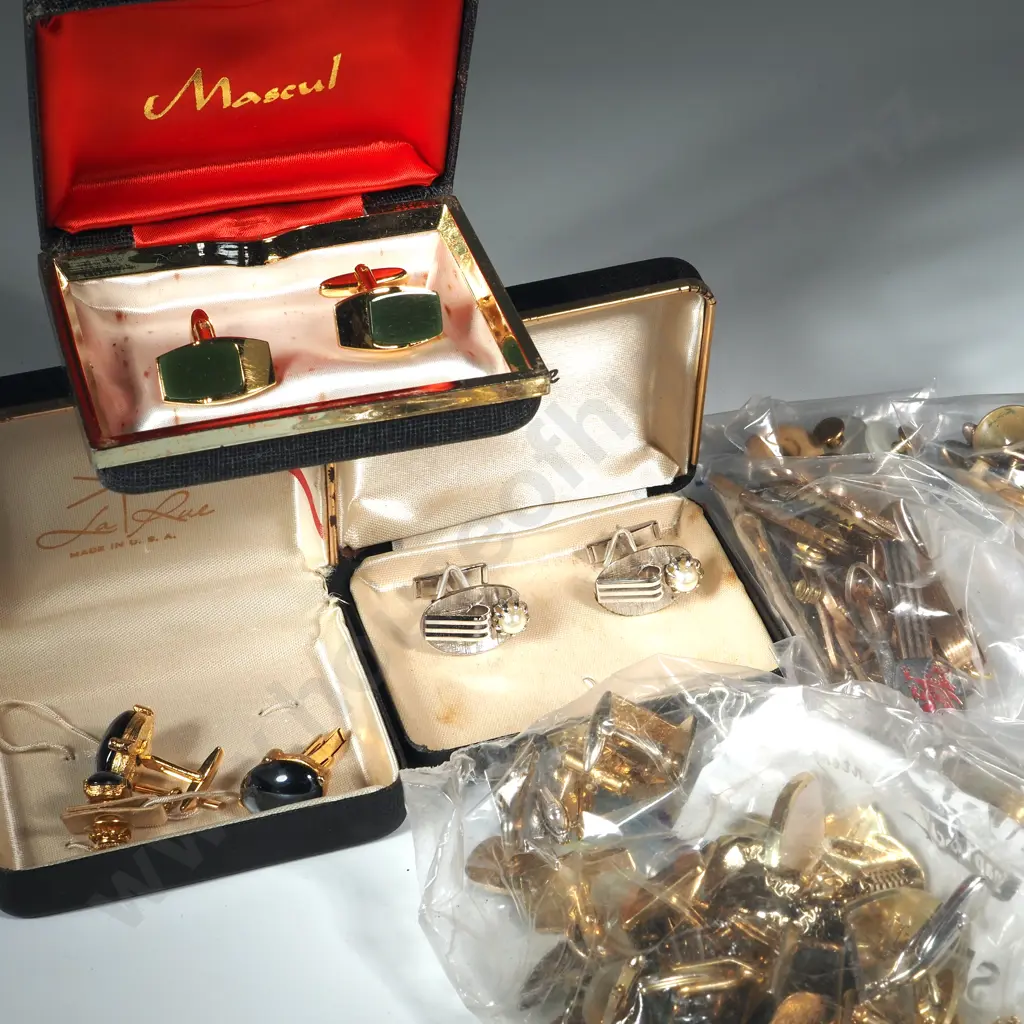 An Assorted Lot of Gentleman's Jewellery. Image 1++