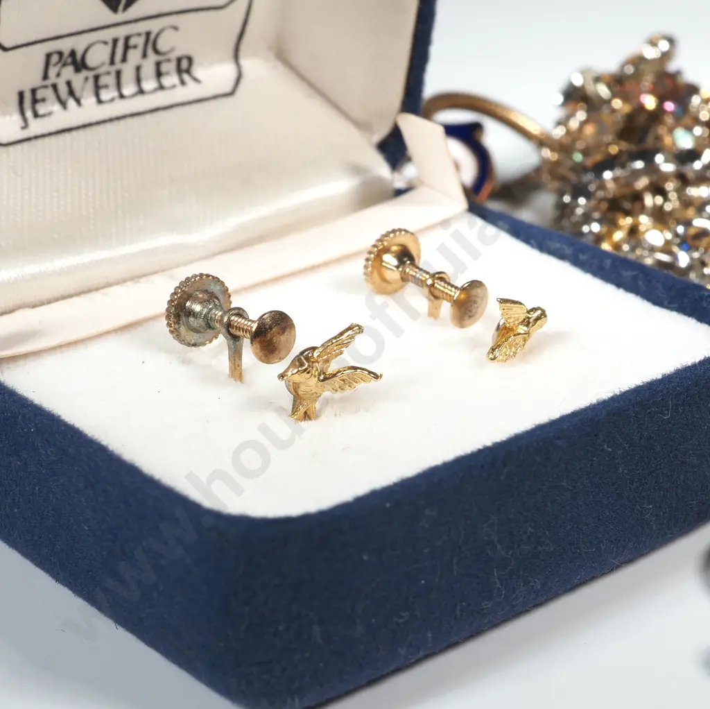 Assorted Lot of Necklaces, 2 Tie Pins & a Boxed Pair of Earrings. Image 1++