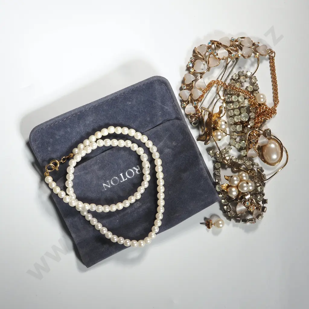 Lot of Costume MOP/Pearl Toned Earrings, Pendants, Necklaces, Brooches. Image 1++