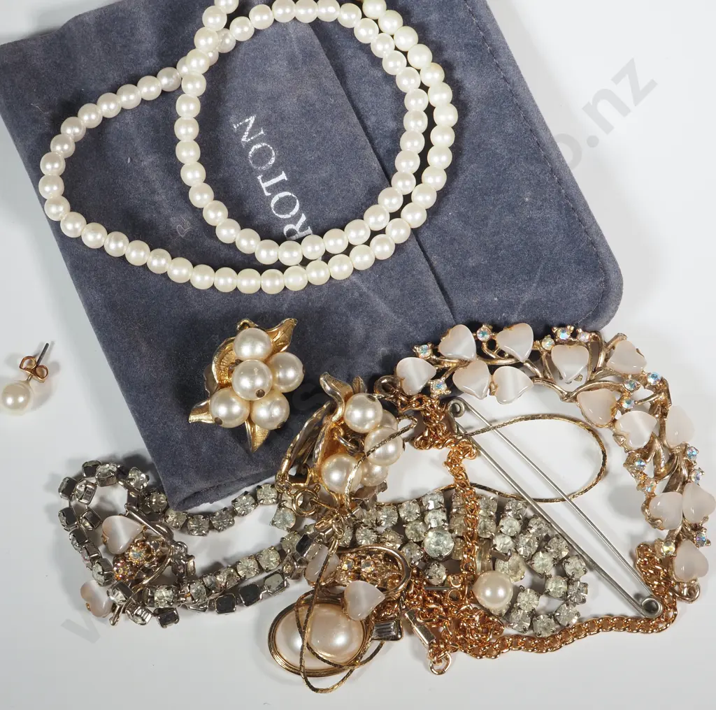 Lot of Costume MOP/Pearl Toned Earrings, Pendants, Necklaces, Brooches. Image 1++