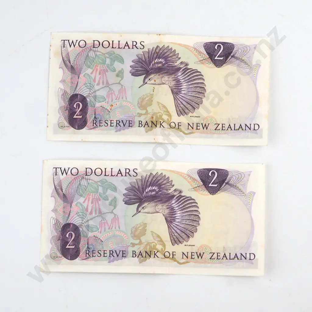 CONSECUTIVELY NUMBERED PAIR FLEMING SIGNATURE, SERIALS 0B4 923464 / 5, EXTREMELY FINE, C.V. $80 Image 1++
