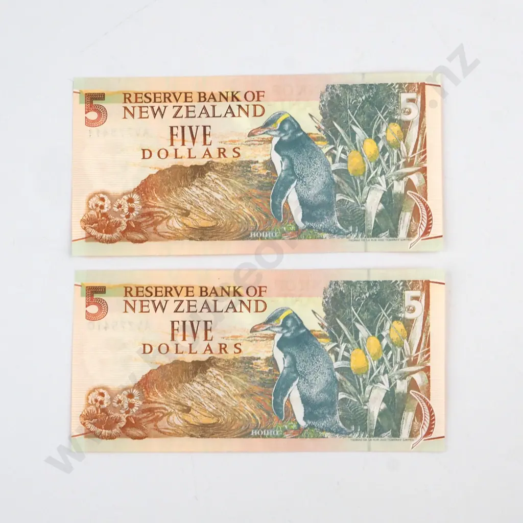 CONSECUTIVELY NUMBERED PAIR BRASH TYPE 2 SIGNATURE 1992, SERIALS AV775410 / 1 ( LAST PREFIX OF TYPE ), UNCIRCULATED, C.V. $120 Image 1++