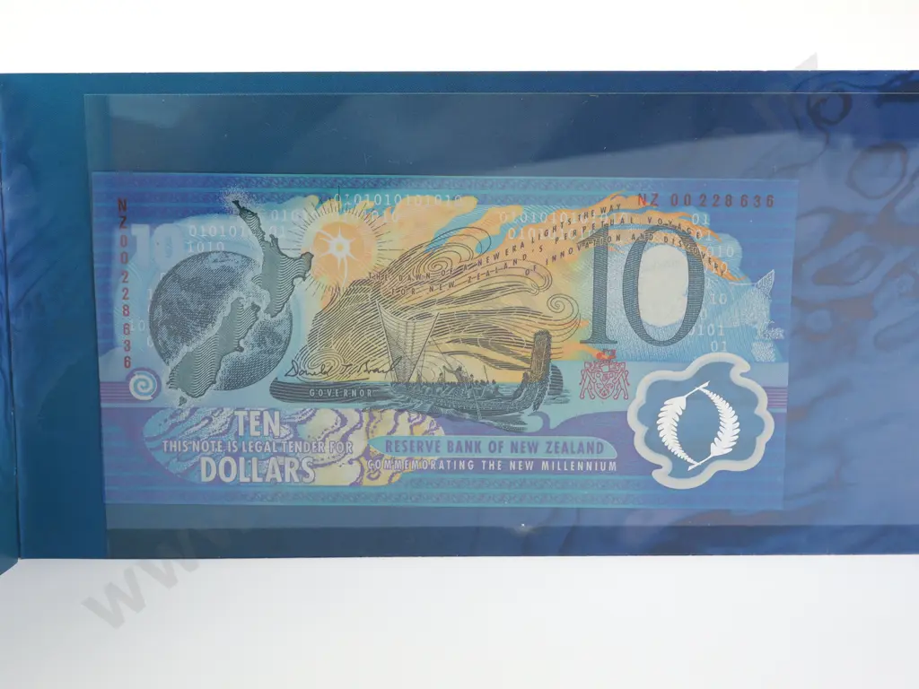 2000 $10 NOTE, BRASH TYPE VII SIGNATURE, RED SERIALS IN BOOKLET, C.V. $90 Image 1++