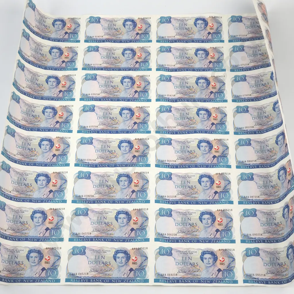 Uncut Sheet of 32 1990 New Zealand $10 Banknotes in Wooden Presentation Box No 212/1000 Image 1++