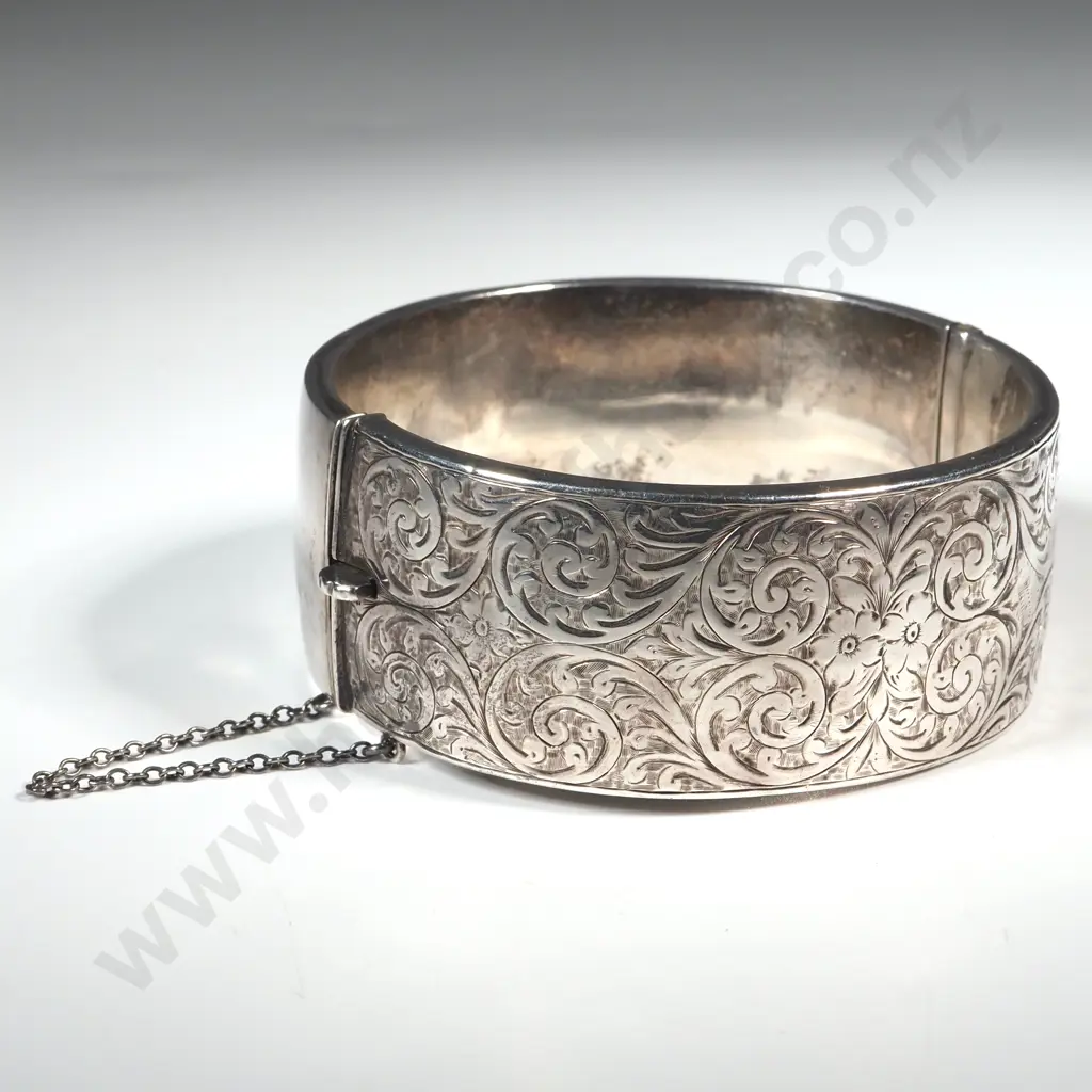 Large Sterling Silver Engraved Hinged Bangle w English Hallmarks Image 1++