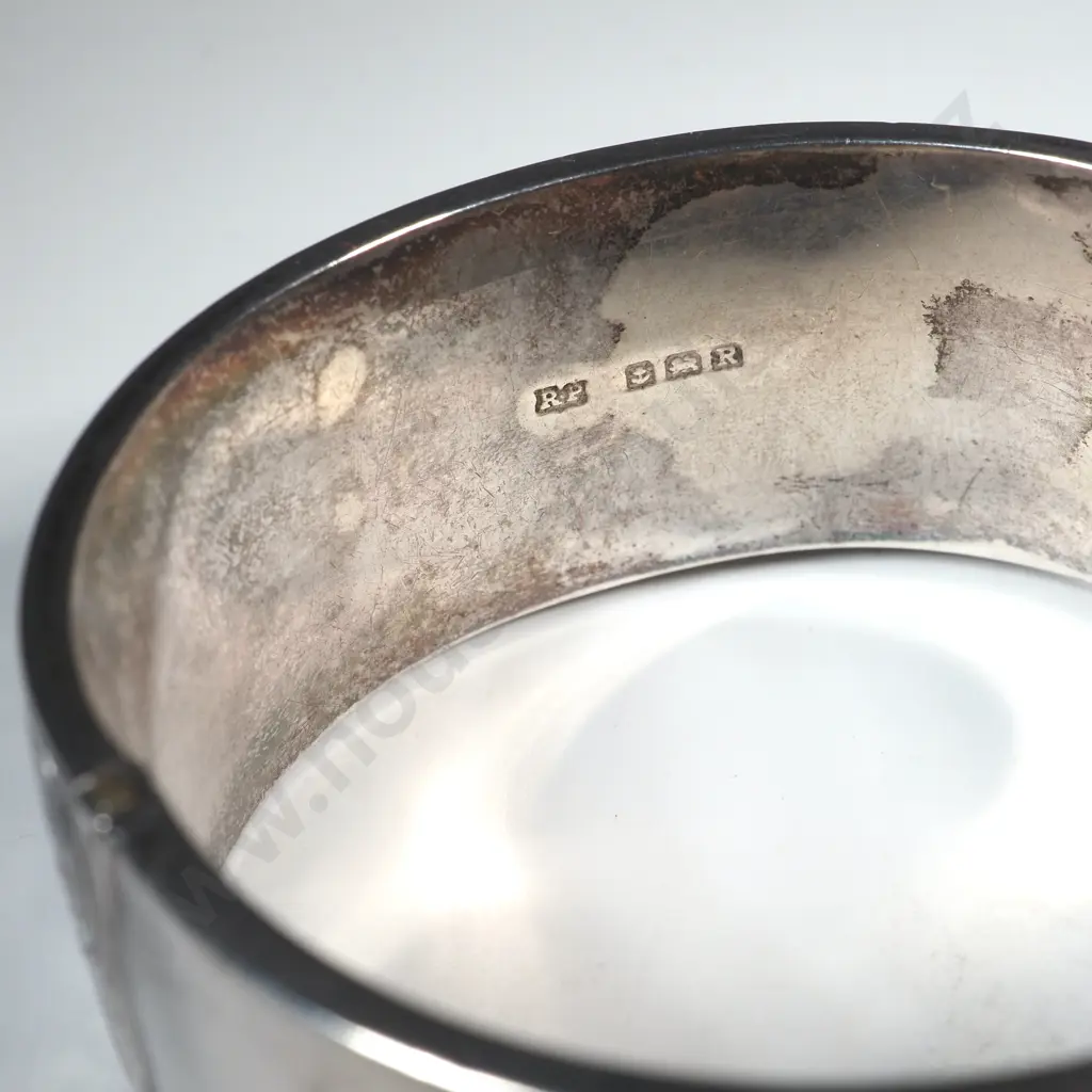 Large Sterling Silver Engraved Hinged Bangle w English Hallmarks Image 1++