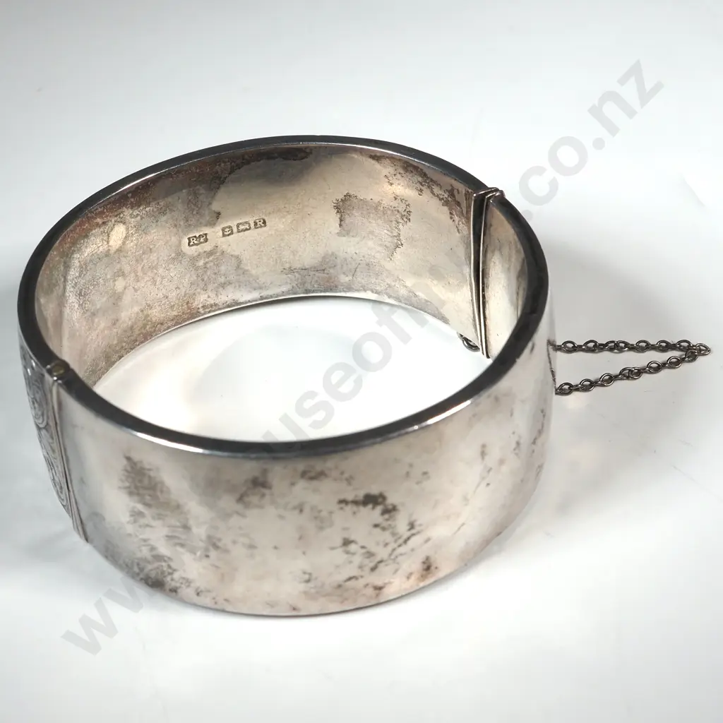 Large Sterling Silver Engraved Hinged Bangle w English Hallmarks Image 1++