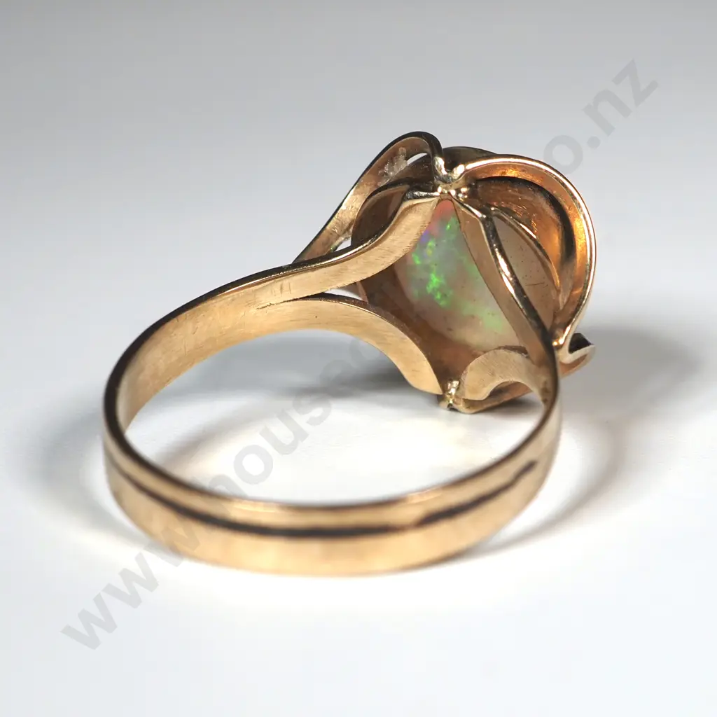 9ct Gold & Opal Ring Image 1++