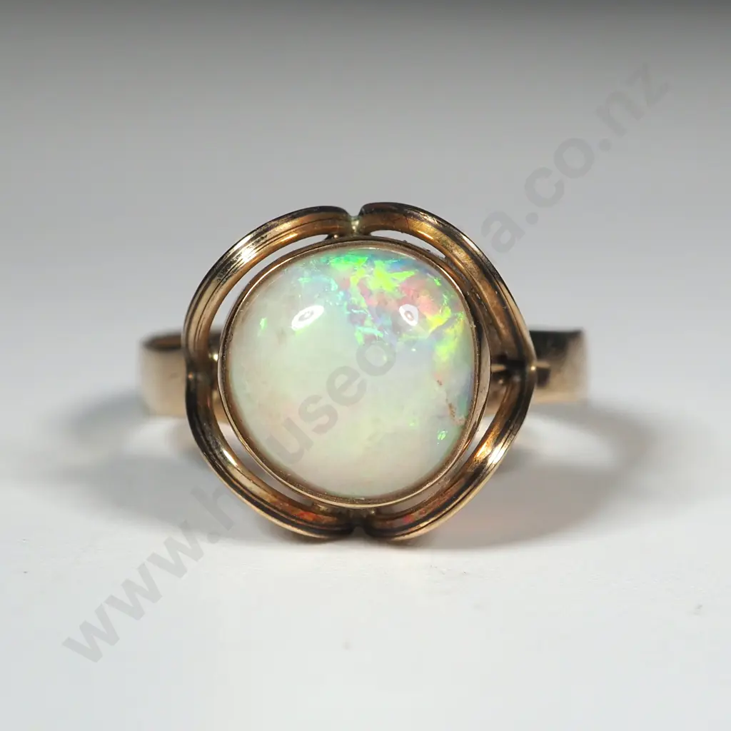 9ct Gold & Opal Ring Image 1++