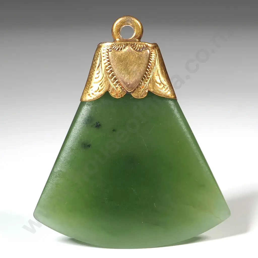 Colonial 9ct Gold & Greenstone Pendant Image 1++