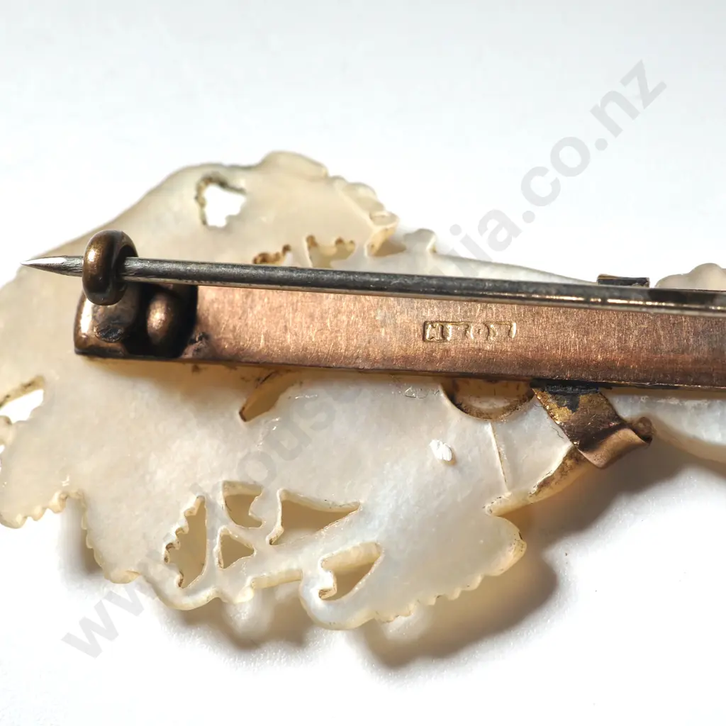 Antique Mother of Pearl & 9ct Gold Hand Brooch Image 1++