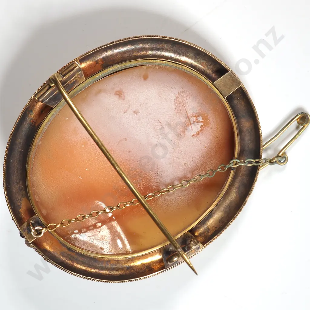 Exquisite 18ct Gold Cameo Brooch Image 1++