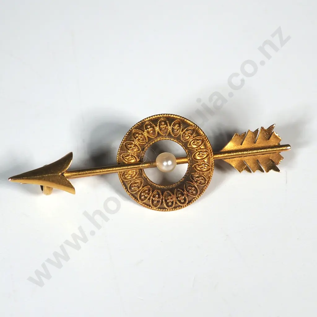 Victorian 15ct Etruscan Style Gold Arrow & Pearl Brooch Image 1++