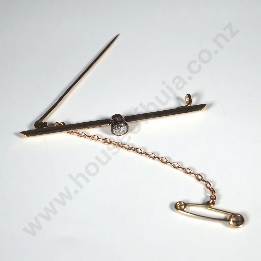 15ct Gold & Single Diamond Bar Brooch With Safety Chain Image 1++