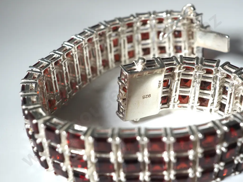 Sterling Silver & Garnet Bracelet. Image 1++