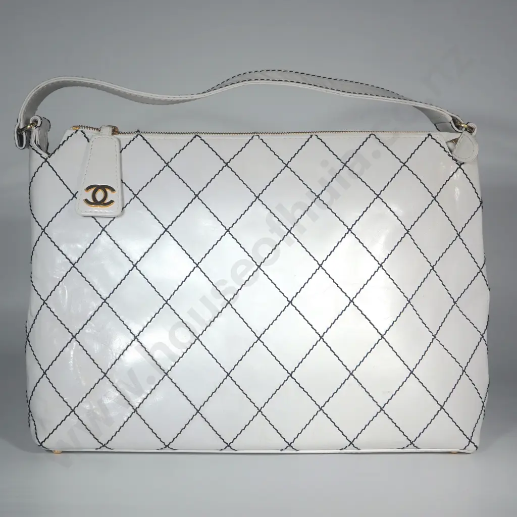 CHANEL Wild Stitch Quilted leather Tote Bag in White Image 1++