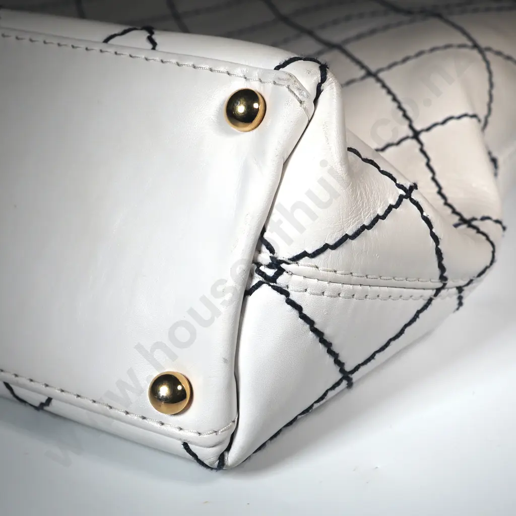 CHANEL Wild Stitch Quilted leather Tote Bag in White Image 1++
