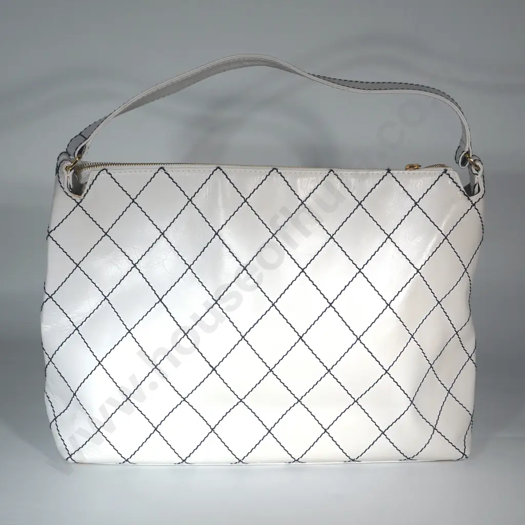 CHANEL Wild Stitch Quilted leather Tote Bag in White Image 1++