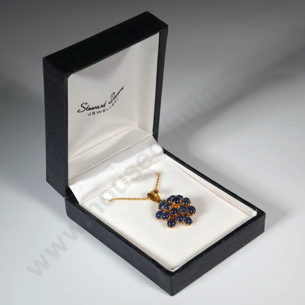 18ct Gold Mounted Cabochon Sapphire Pendant on 18ct Gold Chain Image 1++