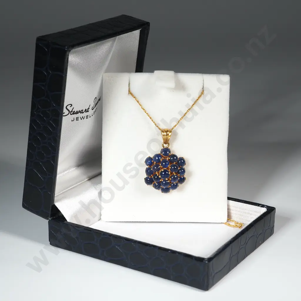 18ct Gold Mounted Cabochon Sapphire Pendant on 18ct Gold Chain Image 1++