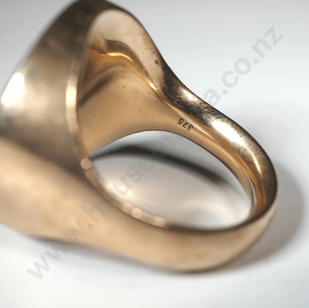 9ct Gold & Full Sovereign Ring Image 1++